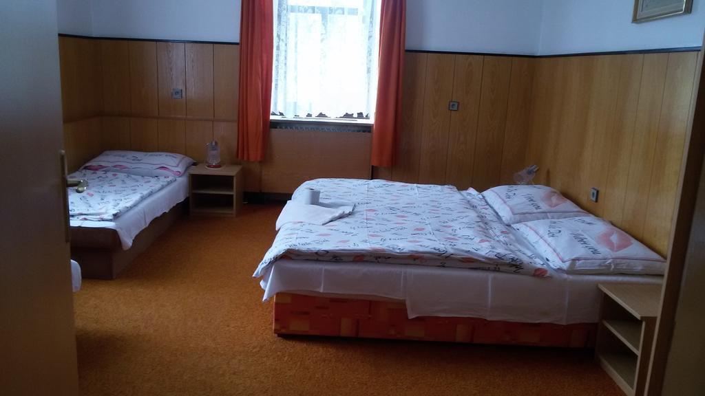 Penzion Vozzýk Nove Hute Exterior foto